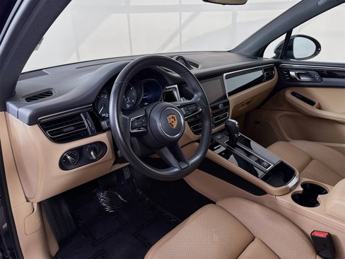 Certified 2022 Porsche Macan image 4