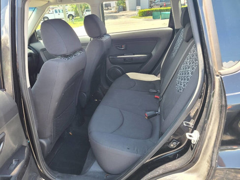 Used 2011 Kia Soul + image 12
