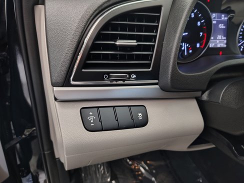 Used 2017 Hyundai Elantra SE image 35