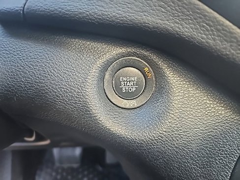 Used 2019 Jeep Cherokee Latitude Plus w/ Comfort/Convenience Group image 23