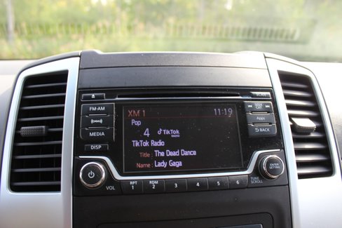 Used 2015 Nissan Frontier SV image 26