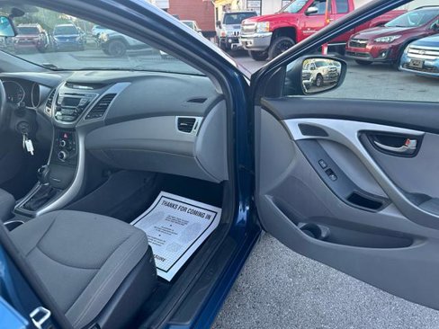 Used 2014 Hyundai Elantra SE image 17