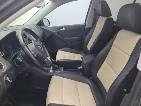 Used 2016 Volkswagen Tiguan S image 17