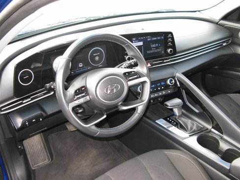 Used 2022 Hyundai Elantra SEL w/ Convenience + Premium Package image 12