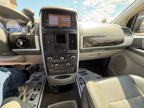 Used 2010 Dodge Grand Caravan SXT image 28
