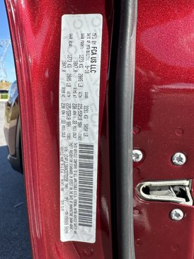 Used 2019 Jeep Cherokee Limited image 34