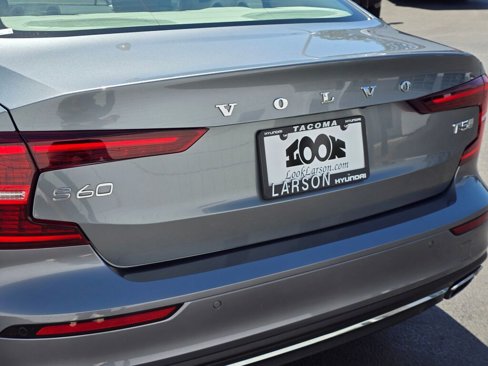 Used 2019 Volvo S60 T5 Inscription image 18