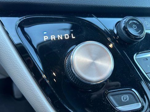 Used 2022 Chrysler Voyager LX image 27