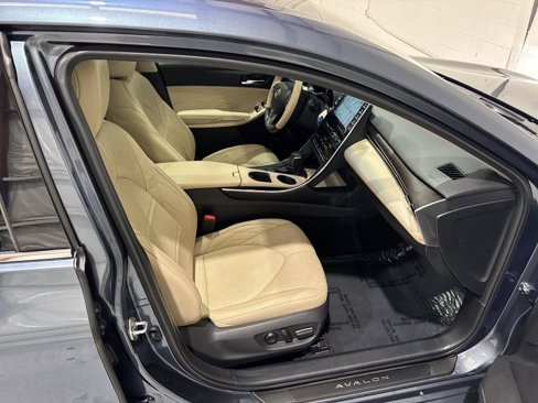 Used 2020 Toyota Avalon Limited image 56