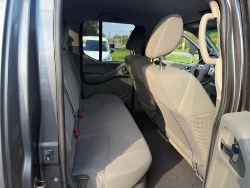 Used 2016 Nissan Frontier SV image 14