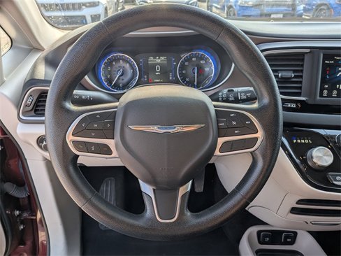 Certified 2021 Chrysler Voyager Lxi image 17