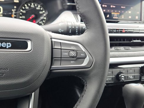 New 2025 Jeep Compass Latitude image 33