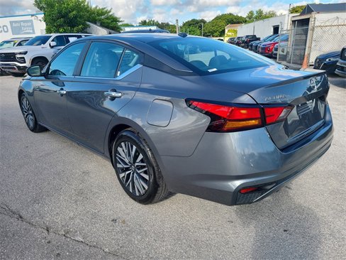 Used 2025 Nissan Altima 2.5 SV image 3