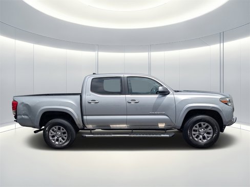 Used 2017 Toyota Tacoma SR5 image 3