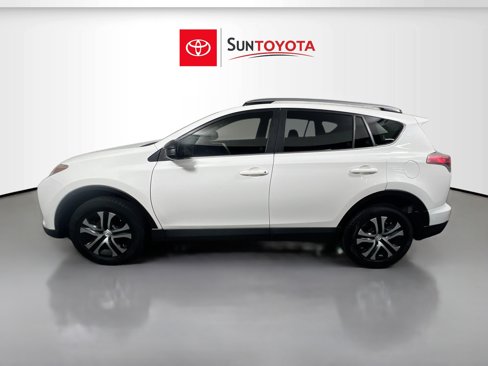 Used 2018 Toyota RAV4 LE image 7