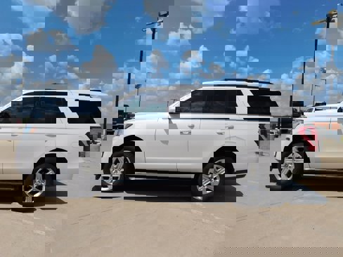 Used 2019 Ford Expedition XLT w/ Equipment Group 202A image 4