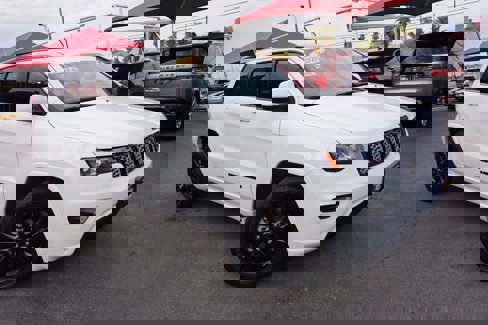 Used 2020 Jeep Grand Cherokee Altitude image 2