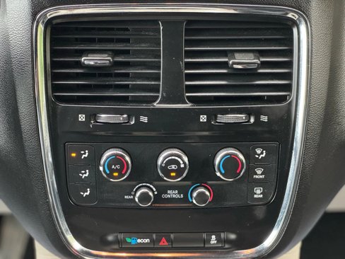 Used 2019 Dodge Grand Caravan SXT image 28