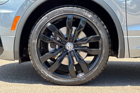 Used 2021 Volkswagen Tiguan SE R-Line image 26