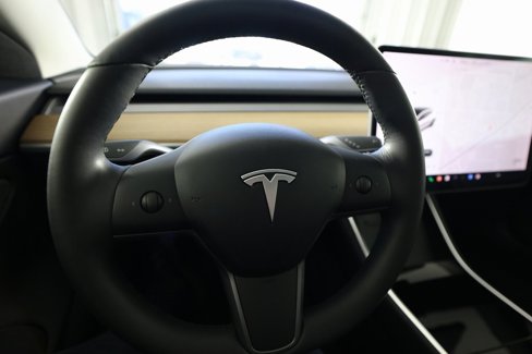Used 2019 Tesla Model 3 Long Range image 17