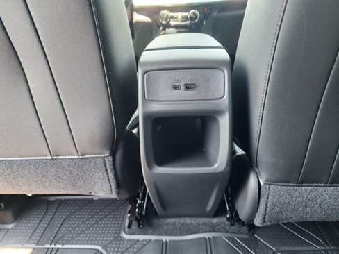 Used 2025 Chevrolet Trax LT w/ LT Convenience Package image 17