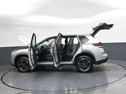 Used 2024 Nissan Rogue SV image 33