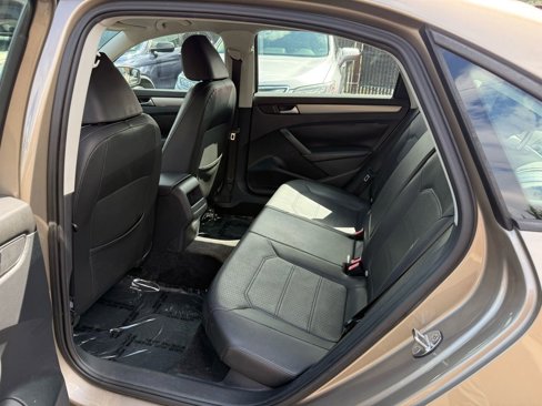 Used 2015 Volkswagen Passat 1.8T S image 9