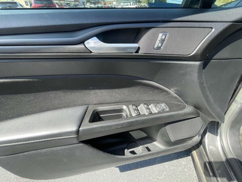 Used 2018 Ford Fusion SE w/ Equipment Group 201A image 15