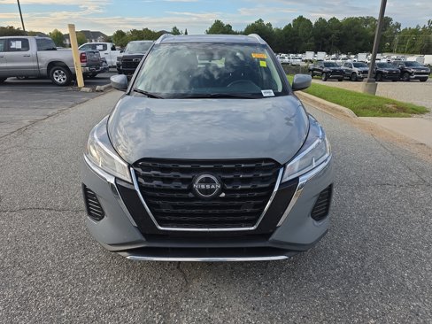 Used 2023 Nissan Kicks SV image 3
