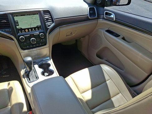 Used 2017 Jeep Grand Cherokee Limited image 16