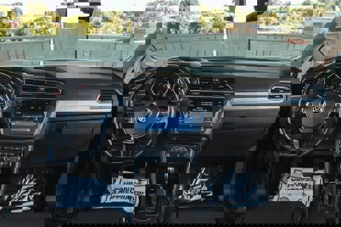 Used 2019 Volkswagen Tiguan SE w/ Panoramic Sunroof Package image 14