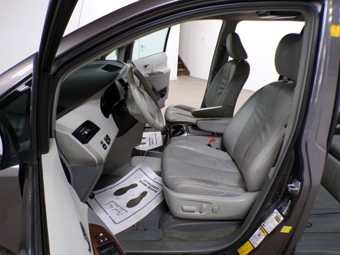 Used 2011 Toyota Sienna XLE image 12