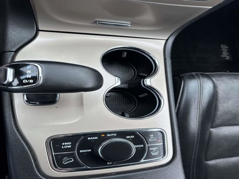 Used 2014 Jeep Grand Cherokee Overland w/ Advanced Technology Group image 26