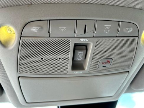 Used 2018 Nissan Rogue SL image 16