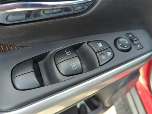 Certified 2020 Nissan Kicks SR image 26