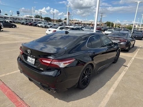 Used 2018 Toyota Camry image 8