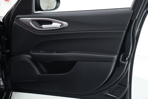New 2025 Alfa Romeo Giulia w/ Veloce Package Rwd image 11