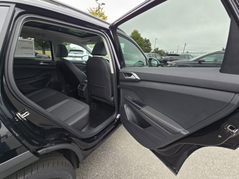 New 2025 Volkswagen Taos SE image 13