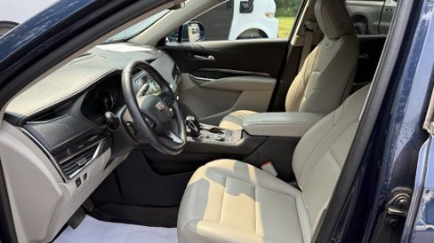 Certified 2019 Cadillac XT4 Luxury w/ Cold Weather Package image 13