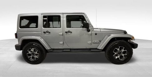 Used 2016 Jeep Wrangler Unlimited Sahara w/ Connectivity Group image 10