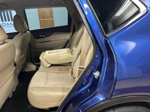 Used 2019 Nissan Rogue SV w/ Premium Package image 12