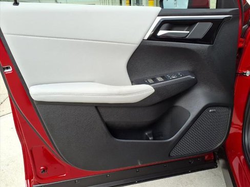 New 2025 Mitsubishi Outlander SE image 14