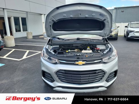 Used 2020 Chevrolet Trax LT w/ LT Convenience Package image 15
