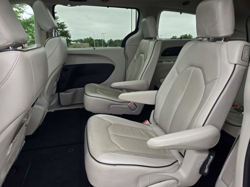 Used 2021 Chrysler Pacifica Limited w/ Premium & Safety Sphere Group image 15
