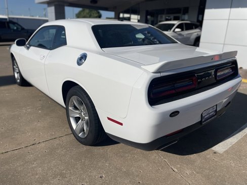Used 2022 Dodge Challenger SXT image 8