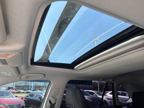Used 2021 Toyota RAV4 XLE Premium image 8