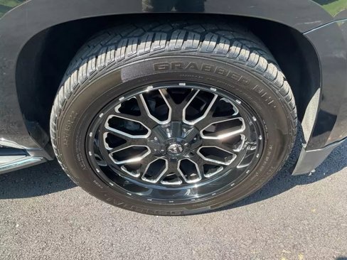 Used 2016 Chevrolet Suburban LTZ image 24