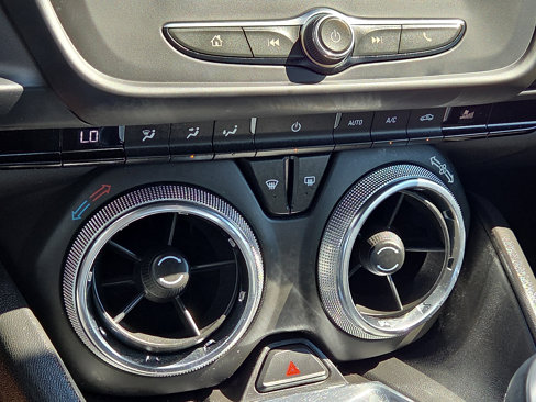 Used 2020 Chevrolet Camaro LT image 19