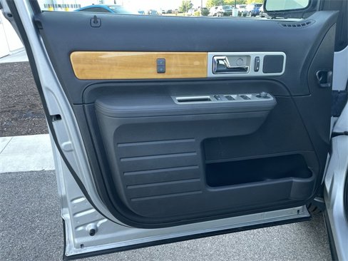 Used 2010 Lincoln MKX 2WD image 9