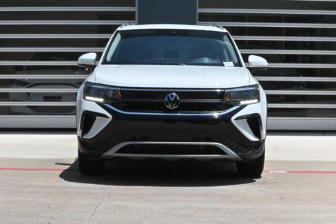 Used 2024 Volkswagen Taos SE w/ Panoramic Sunroof Package image 3